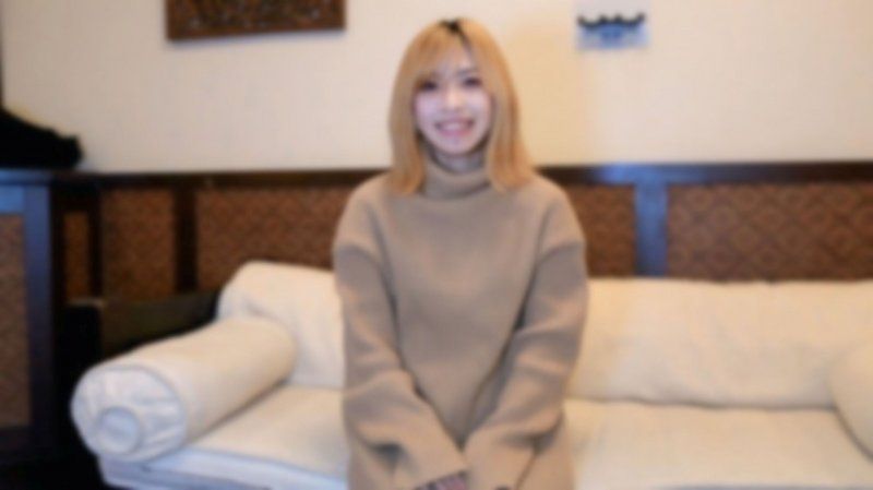 【无修正】外表看似派头，但说话时却是「软绵绵」的顺从女性！然而在性爱方面却超积极⤴吞精和中出