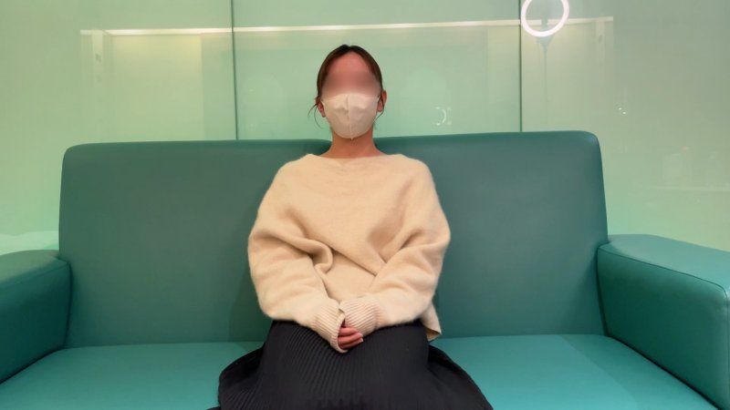 成熟美人女教师23岁。让美乳爽到高潮后，享受着无套肉棒的快感→大量中出