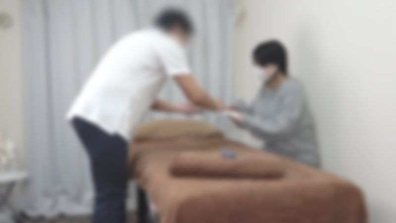 【无码/无套中出】住在附近的天然蓬松髮型的20多岁可爱女性又来了。非常喜欢动漫，H特典也增加啰！