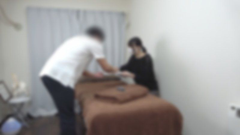 【无码/无套中出】身材高挑、体态绝佳、五官清晰的美人来店！仔细地按摩紧实的身体，期待她的反应！