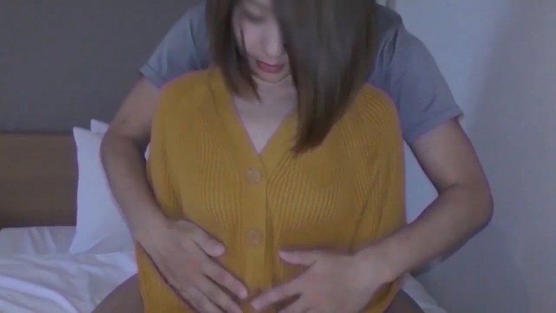 【5日间限定贩售・再编集版・薄顔马赛克】白天饭店帮买小孩子买东西中的秋田美人太太被叫过来中出