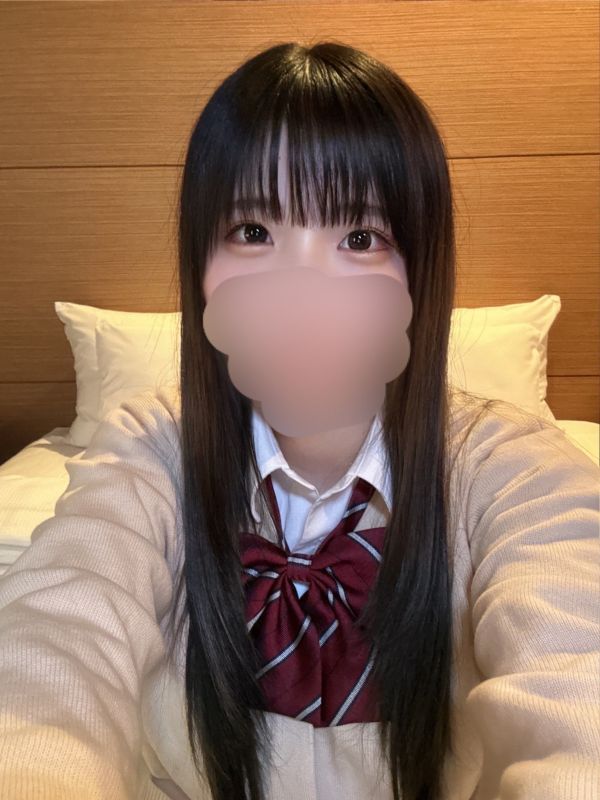 绝对的美女18歳翼酱！坂道系的身体无套中出2发！吞精中出