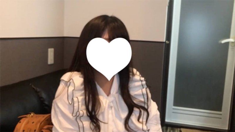 【完全新作！・前50名1000日圆折扣】Yuni 18岁・颜射・无套。笑咪咪黑髮丰满的女孩完全听话。摘下口罩让她深舔到肛门裡（072）