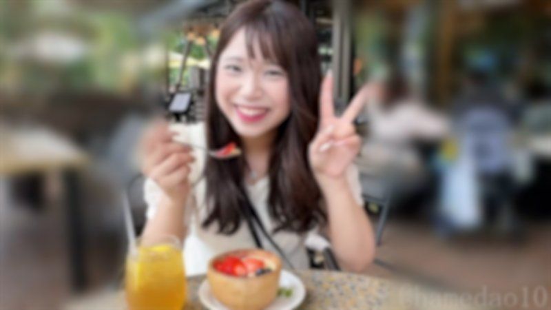 「不要…要坏掉了…」笑容可爱的天真烂漫抖M地方美容师。虽然紧张，但还是被猛烈地插入，理性崩溃。最后恳求播种，变成顺从的自慰玩具…。