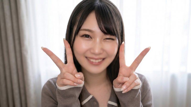 【附特典】【现役偶像】【全脸露出】慾望不满的清纯美女21岁让纤细苗条的身体弹跳，发出不像是偶像的喘息声，潮吹连发！！一边被手淫一边自我介绍→从巨根吞嚥口交到正常位，用第一次的巨根高潮