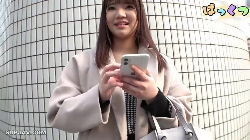 【FC2初次拍摄】皮肤白皙的美巨乳居酒屋打工妹流菜酱(20)对好感度高的敏感淫穴插入无套肉棒。第一次的阴道内射中出连续高潮