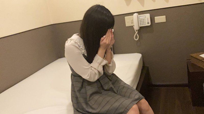 凉香20岁・颜射・无套。不脱衣服，对什么都听话的量产型哭哭系美少女，用CFNM玩弄她！（061）