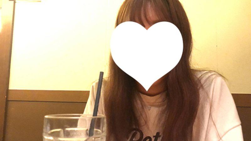 真奈香22岁・颜射。色情新手美容师的真心话。原本只是想进行採访，却被颜射了的始末！（043）