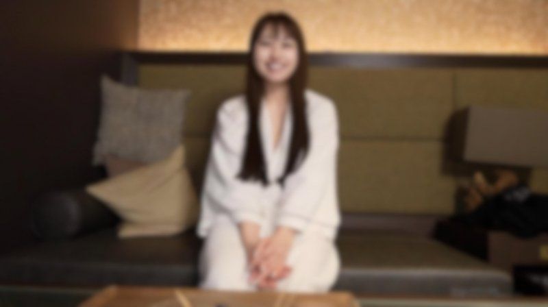 【露脸】性慾解放。虽然很害羞，但感觉很好，青涩的女孩用大屁股服务。极度湿润的阴道内大量中出