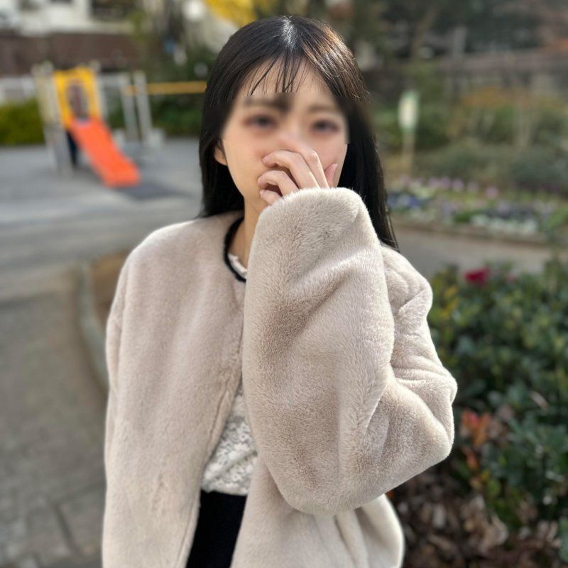 身高148cm的娇小纤细OL说着「请给我精液♥」恳求中出！对着白皙柔软的肌肤和纤细的身材，用激烈活塞运动让她疯狂高潮的影像
