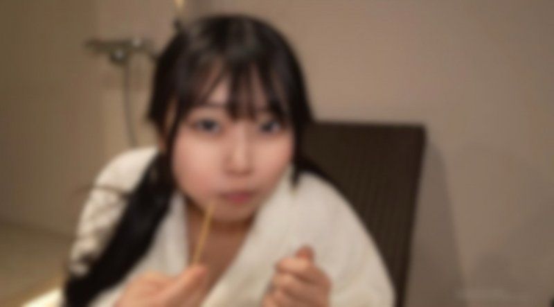 【现役】大屁股/土气系写真偶像第2章。华丽舞台背后的真实面孔是大量潮吹的色情妹子。之后，被事务所解雇了…