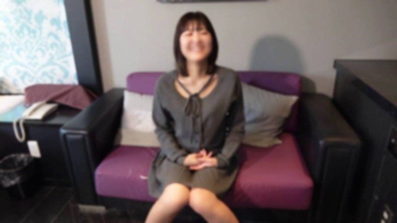 【初次拍摄3发射】以护理师为目标的20岁纤细＆美巨乳的美裸体。自拍医生讲授色情的奉献性。