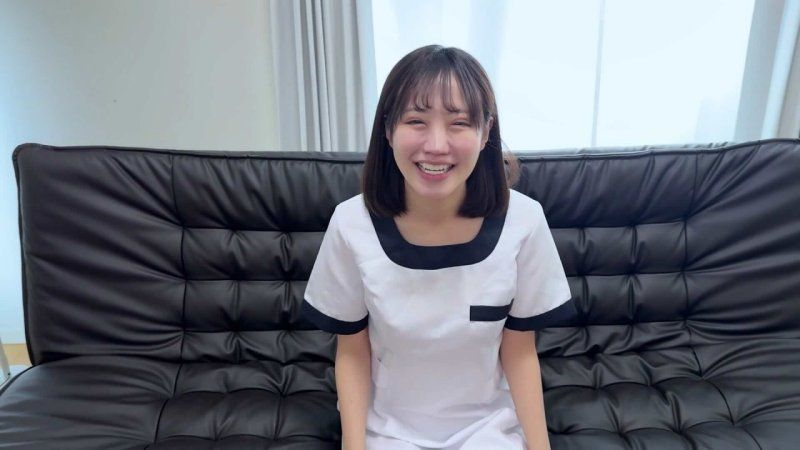 【完全无剪辑/真正6发连续】牙医助理Yaya用自己的服装连续吞下累积超过5天的精液