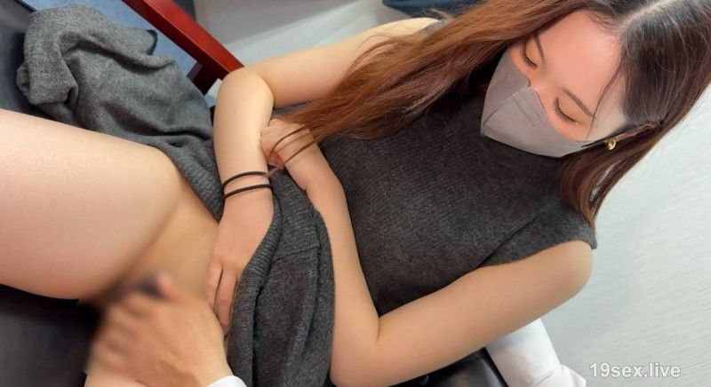 【完全素人&初次拍摄】害羞又超可爱身材超棒的19岁女大学生。因为太容易被说服，就任由对方大量中出…有特典