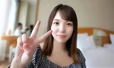 刚搬到东京的18岁音乐学院学生。娃娃脸，身材苗条的二年级生。一段令人震惊的POV视频，展现了她久违的插入，以及在危险的一天被中出的 .
