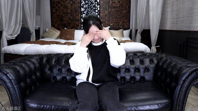 樱(18)连续2天拍摄的第2天 滴着爱液地摇摇晃晃地被中出 前一天中出的感想，听取后进行羞耻责备或是让她舔肛门
