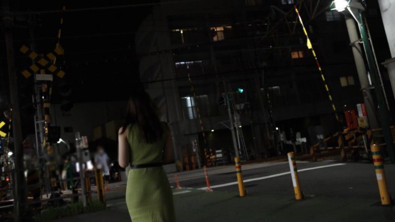 【32岁抖M太太】黑绘小姐【我已经无法忍耐了…！】贪婪地吞噬慾火难熄的慾求不满肉棒的淫荡妻子 本鹄沼站ー
