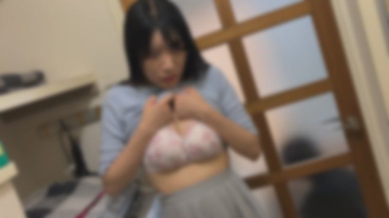 【個撮】大量潮吹き奥さん。旦那を横目にご奉仕。嫌がるそぶりを見せながらも大量放出、部下の腕までびしょびしょに…
