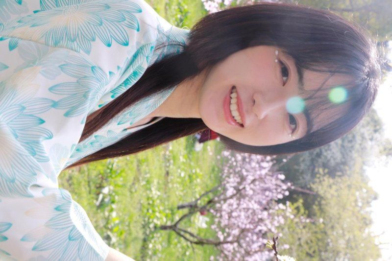 杏吧传媒 上海可爱女友穿肚兜给你操情绪给满