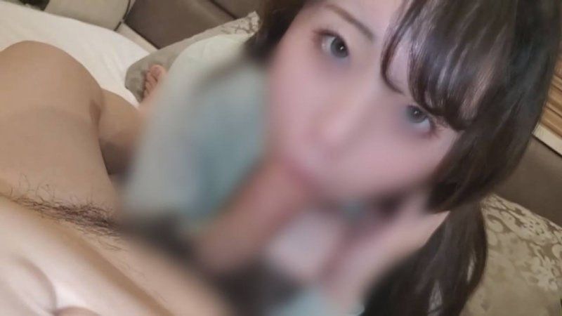 黑髮长髮的优等生。毕业后数年再次重逢，无套中出情色自拍