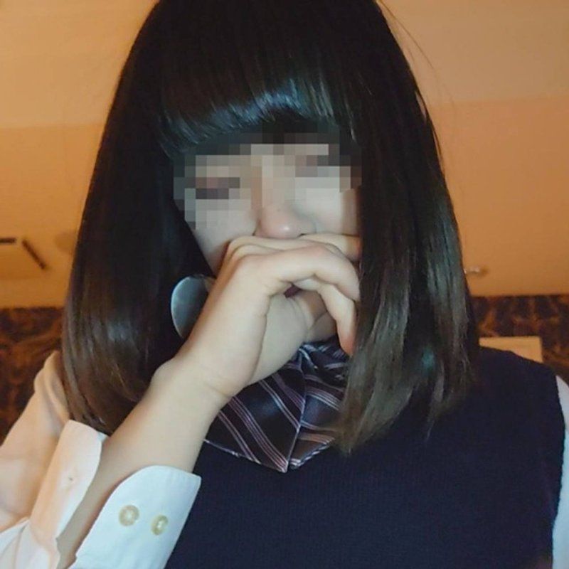 【无码・制服Cosplay】身材超棒的美腿翘臀美女，用无套插入大量中出精液在刚毛淫穴裡