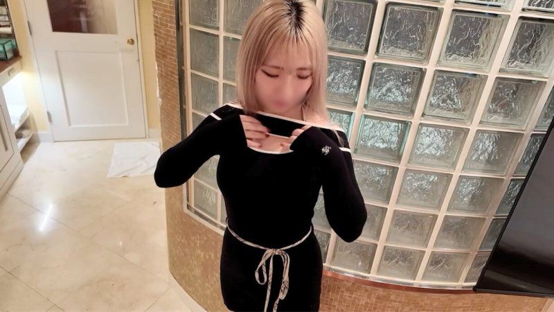 【紧贴巨乳】距离零的胸部压力。被光滑肌肤和乳沟包围的瞬间，理智飞走了。