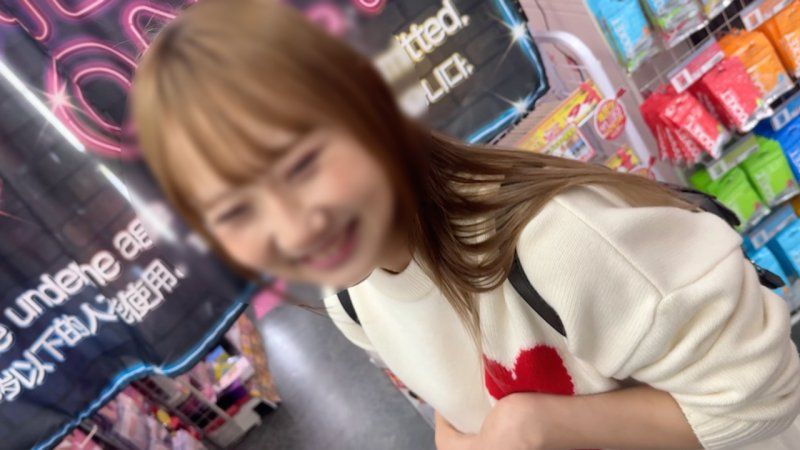从大学生转型为某直播平台的主播，刚毛的她在性感内衣大战中连续中出