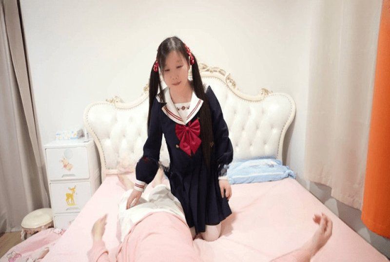 杏吧传媒 抓住长髮及腰双马尾猛烈后入-冰凌紫萱