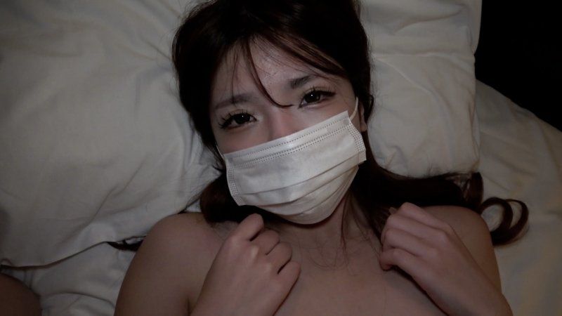 对在女子酒吧体验入店的19岁进行自拍。用甜蜜魅力的恋人做爱同时高潮紧贴中出♡