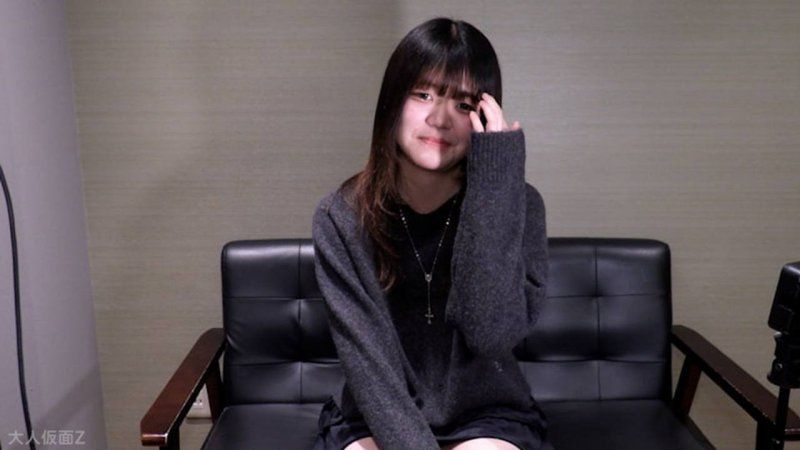 【素人初次拍摄】爱拉(18) 174cm53kg的超模特儿身材。超敏感体质的身体在阴道内拍摄时，刺激阴蒂就高潮了。一高潮就进行肛门贯通ATM