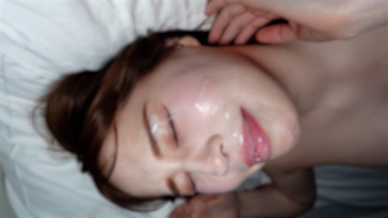 【保密】白天是老师,晚上是预约等候的男性美容小姐。气质出众的乌克兰混血美女的白皙美肌上颜射＋中出记录。。