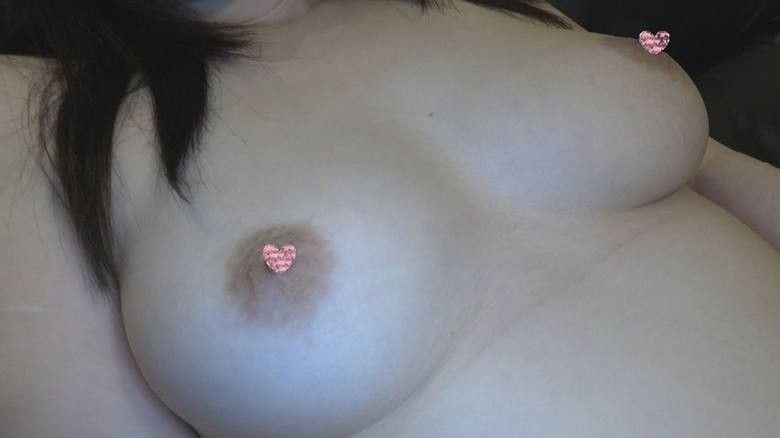 [私人拍摄] ☆初次素人☆F罩杯巨乳性感身材☆热爱性爱的电动麦克风♥激烈疯狂的口交♥射入她充满受虐欲望的性感阴道♥※附赠额外内容