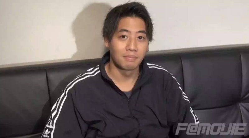 YC1009390 超露骨！ ！一位时尚帅哥首次亮相！ ！第一次男男激情体验让他兴奋不已！ ？他强烈的射精瞬间首次在镜头前展现