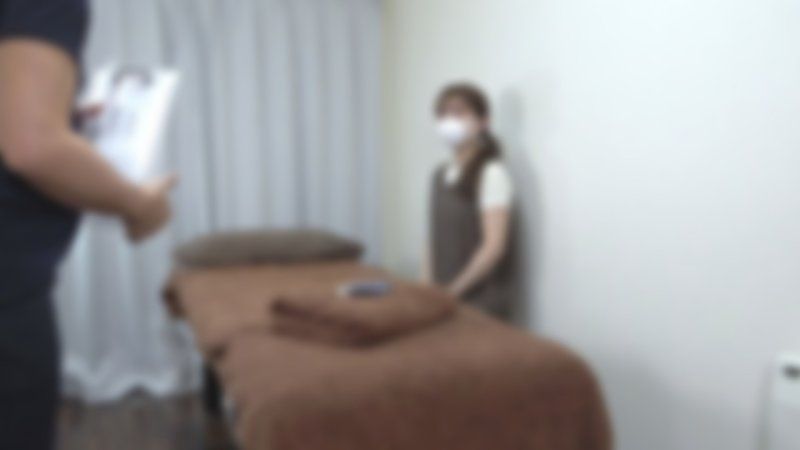 ♡8/15日前半价！【无・完全素人】在搬家前夕忙碌的日子中,也兼作最后的问候,漂亮的单亲妈妈来店了。因为是相当积累的最后按摩,会细心地进行施术。