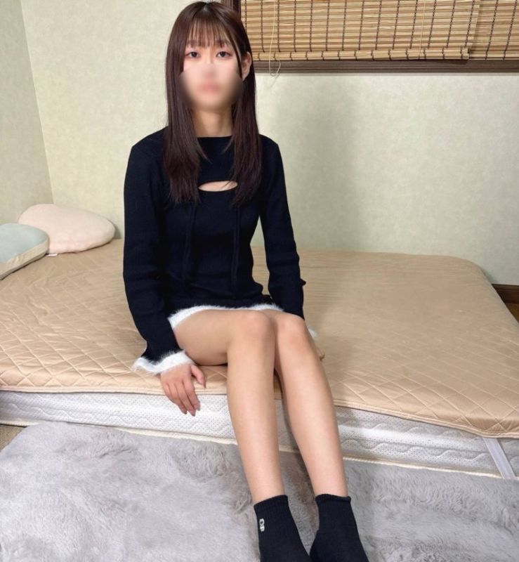 【完全素人&初次拍摄】美腿x美臀的18岁女大生♡土气又青涩的害羞反应让人无法抗拒♡困惑于竟然是中出…