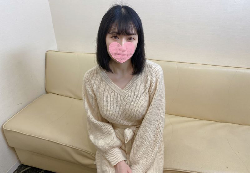 白皙清楚系女子。一面紧张一面在镜头前挑战初次中出。