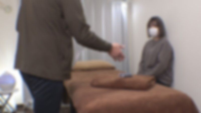 【无码/无套】怀孕2个月的敏感太太第一次来店。因为希望得到温柔的按摩，所以我们尽了最大的努力进行治疗