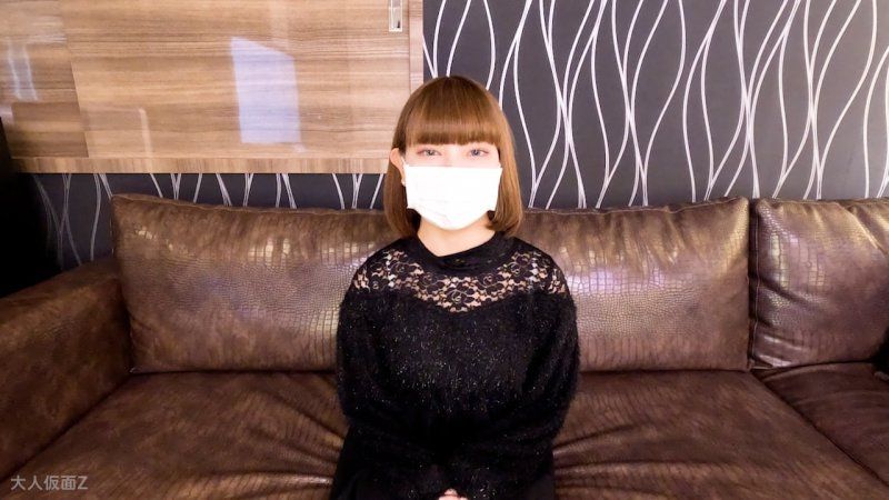【素人初撮】Kira(18)152cm38kg。第一次用玩具玩弄小穴，她就开始抽动，从阴道裡不断流出爱液。之后，用吸吮责骂玩弄40分钟，肛门贯通ATM，强姦口交