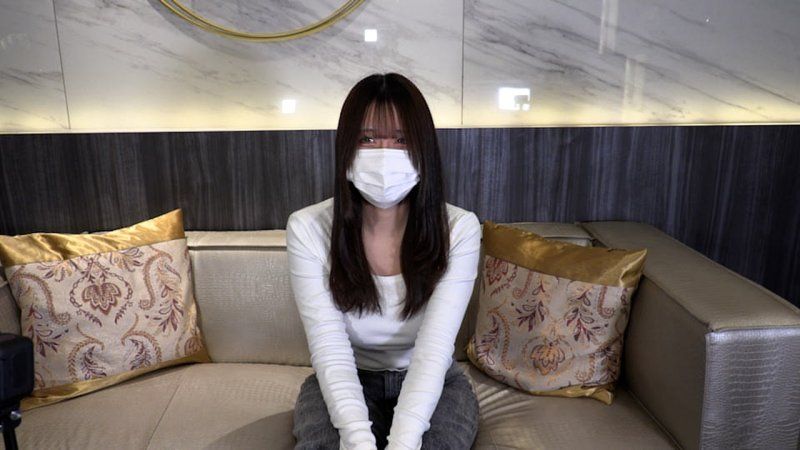 【素人初次拍摄】明日香(18) 黑髮长髮的可爱素人。努力尝试第一次和中年代谢不良男人的做爱，很棒。但是因为肛门责备而放弃。即使如此还是被再次插入...