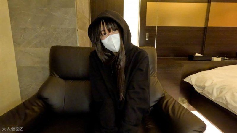 【素人初次拍摄】Hazu(18) 173cm58kg模特儿身材贫乳的第一次中出。虽然一开始很紧张，但仔细地责弄她后，她就连续高潮了。