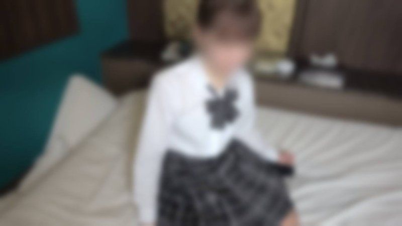 【个人拍摄/素人拍摄/情色自拍】真实的大学生首次挑战情色情色自拍。天真烂漫的反应让人心痒难耐。在粉红色的白虎淫穴大量中出2连发