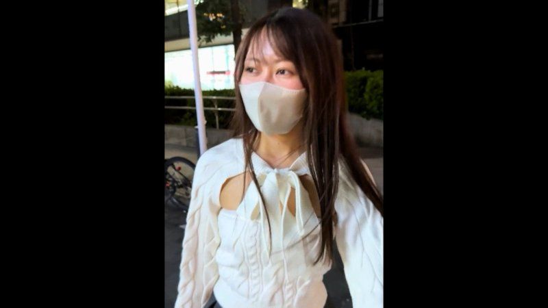 和长得像小樱的偶像系田径美女进行全*2连续中出SEX。举起纤细的身体狠狠地做爱